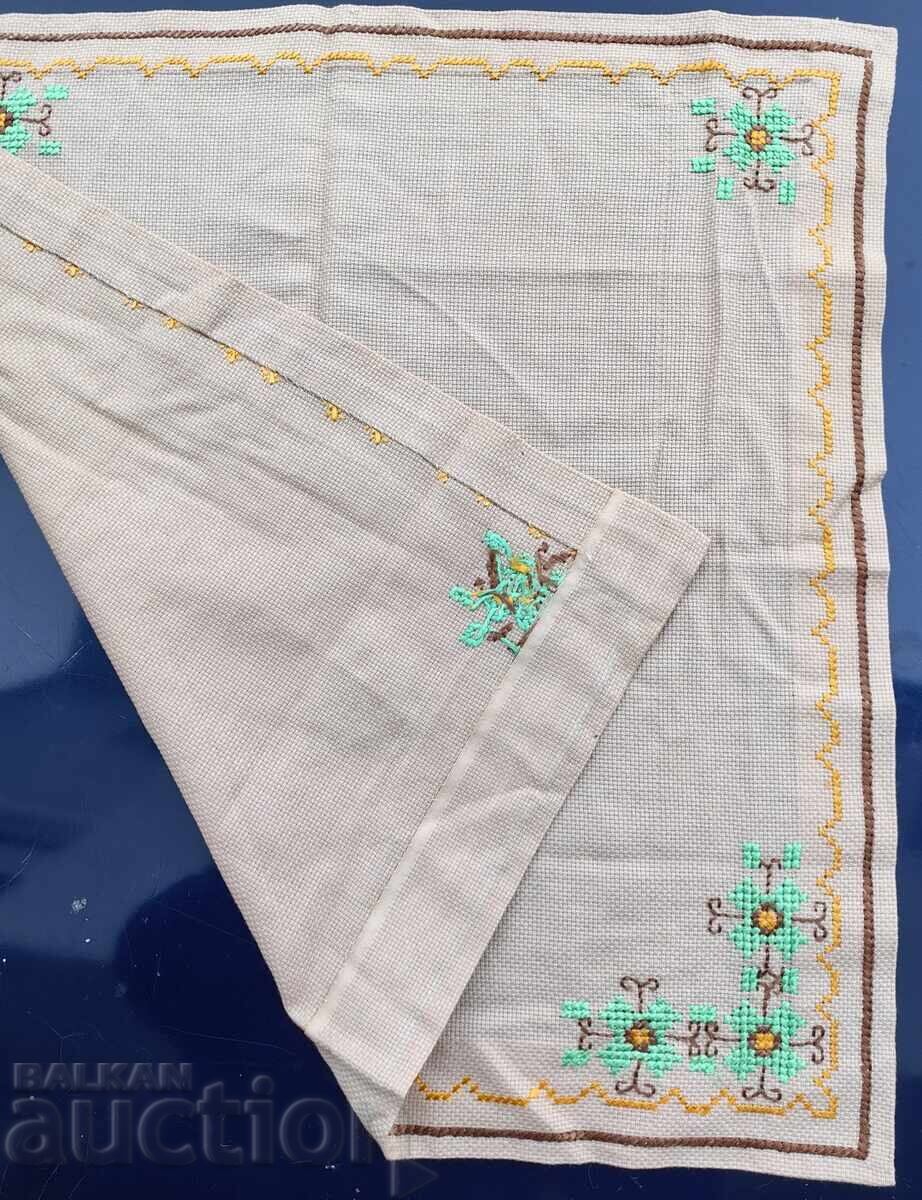 СТАРО БРОДИРАНО КАРЕ ПОКРИВКА БРОДЕРИЯ - 5 СТАРО БРОДИРАНО КАРЕ ПОКРИВКА БРОДЕРИЯ - 5