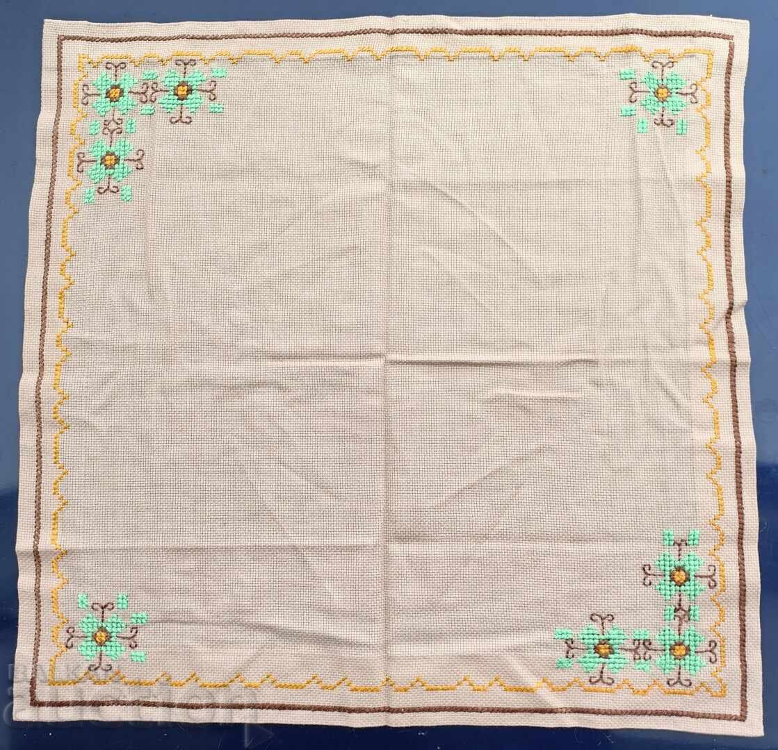 СТАРО БРОДИРАНО КАРЕ ПОКРИВКА БРОДЕРИЯ СТАРО БРОДИРАНО КАРЕ ПОКРИВКА БРОДЕРИЯ