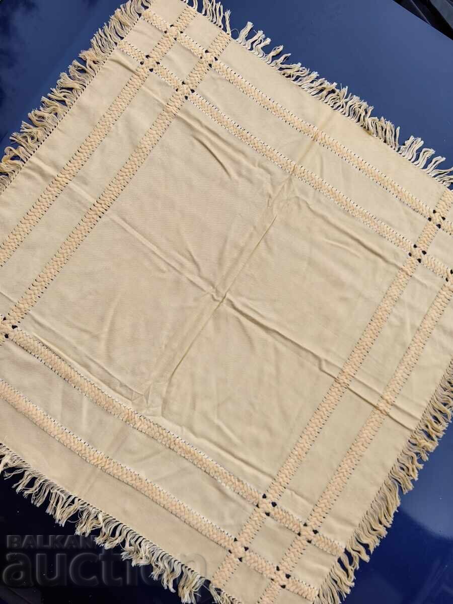 Доставка на СТАРО БРОДИРАНО КАРЕ ПОКРИВКА БРОДЕРИЯ Доставка на СТАРО БРОДИРАНО КАРЕ ПОКРИВКА БРОДЕРИЯ