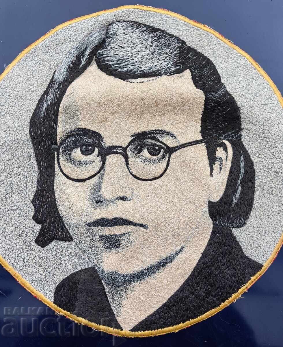 Auction VELA PEEVA PREPARATION FOR A FLAG FROM THE SOCIALIST ERA PORTRAIT EMBROIDERY Auction VELA PEEVA PREPARATION FOR A FLAG FROM THE SOCIALIST ERA PORTRAIT EMBROIDERY