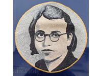 ВЕЛА ПЕЕВА ЗАГОТОВКА ЗА ЗНАМЕ ОТ СОЦА СТАР ПОРТРЕТ БРОДЕРИЯ