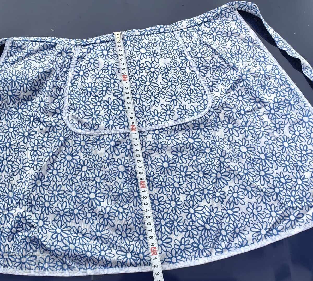 UNUSED SOCIAL HOUSEHOLD APRON - 5 UNUSED SOCIAL HOUSEHOLD APRON - 5