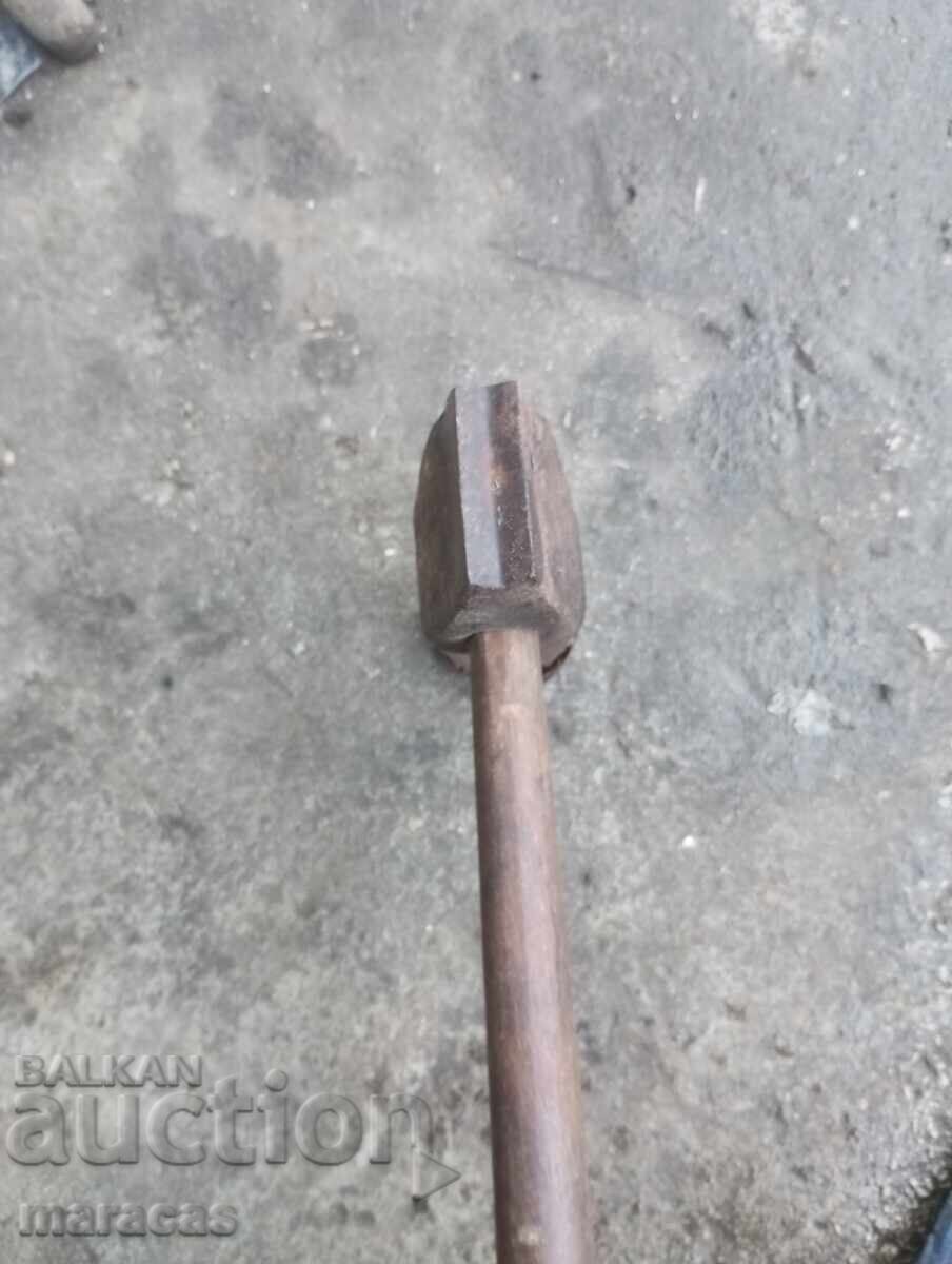 Ciocan de dogar vechi cu preț € 15.34 | 30.00 BGN