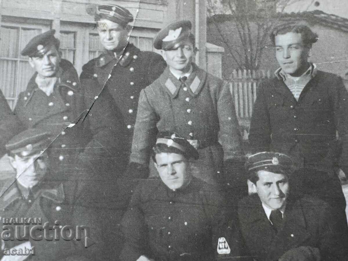 Пилот и Приятели с цена € 7.66 | 14.98 лв. Пилот и Приятели с цена € 7.66 | 14.98 лв.