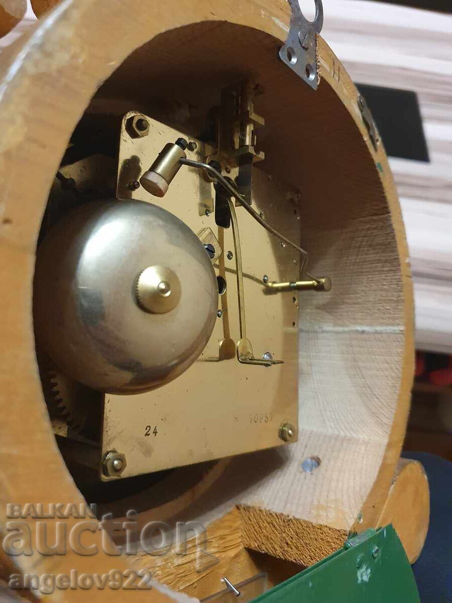 Παράδοση Όμορφο ρολόι τοίχου ΛΕΙΤΟΥΡΓΕΙ Παράδοση Όμορφο ρολόι τοίχου ΛΕΙΤΟΥΡΓΕΙ