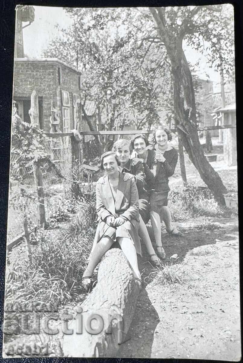 Ruse 3.5.1928 Girlfriends