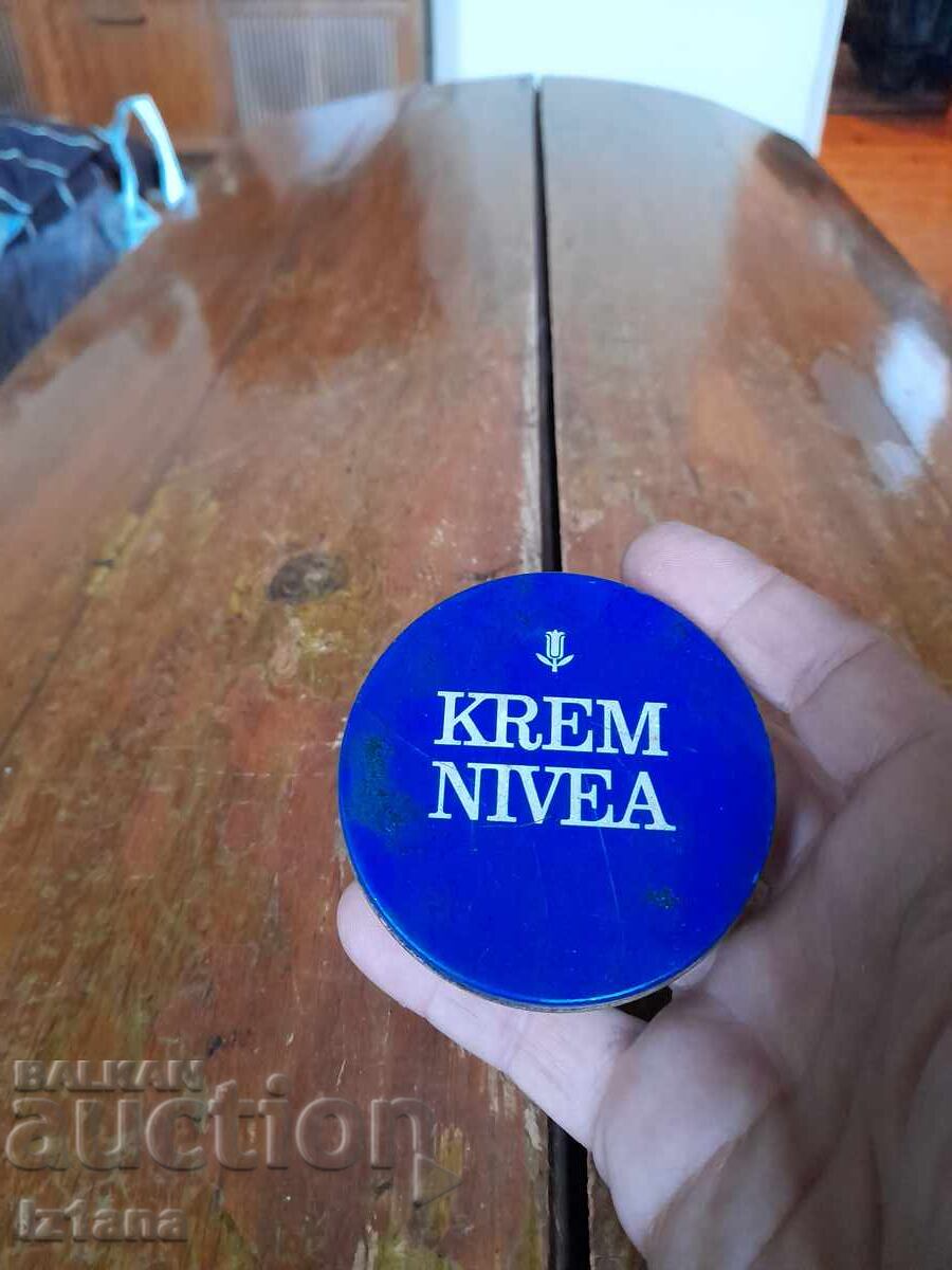 Παλιό κουτί κρέμας Nivea, Nivea με τιμή € 6.14 | 12.01 BGN