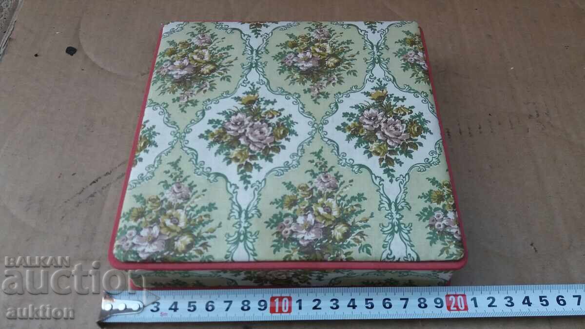 OLD RUSSIAN BOX - PAPER - VELVET with price € 5.11 | 9.99 BGN OLD RUSSIAN BOX - PAPER - VELVET with price € 5.11 | 9.99 BGN