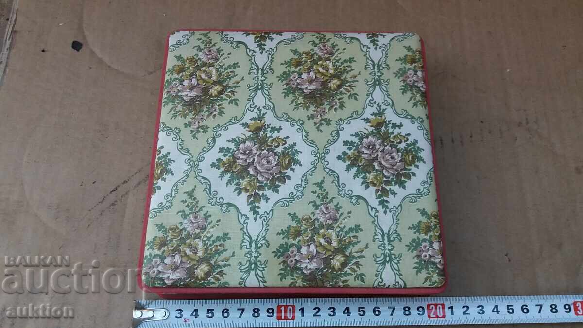 Auction OLD RUSSIAN BOX - PAPER - VELVET Auction OLD RUSSIAN BOX - PAPER - VELVET