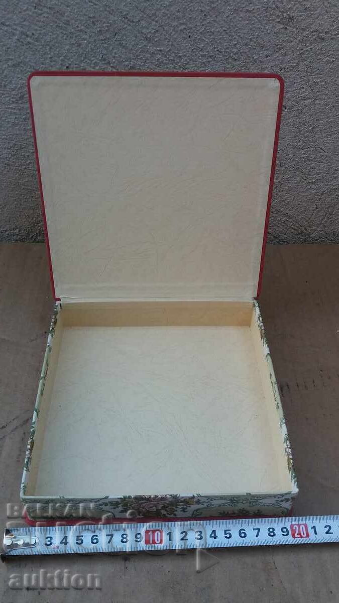 Delivery of OLD RUSSIAN BOX - PAPER - VELVET Delivery of OLD RUSSIAN BOX - PAPER - VELVET