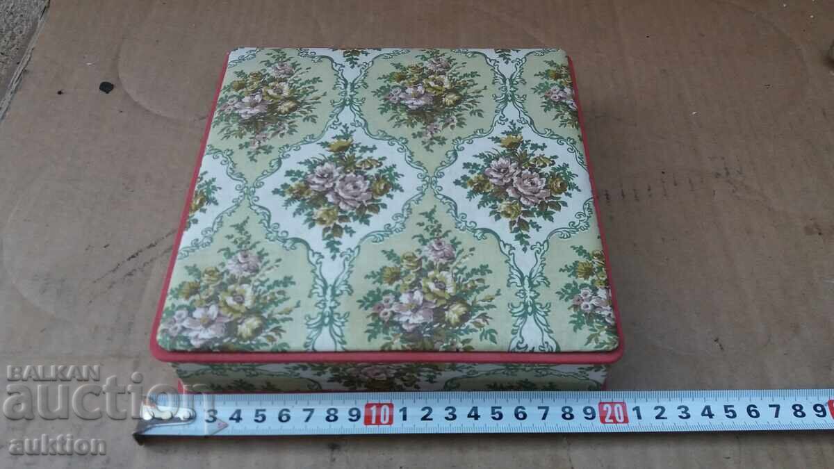 OLD RUSSIAN BOX - PAPER - VELVET OLD RUSSIAN BOX - PAPER - VELVET