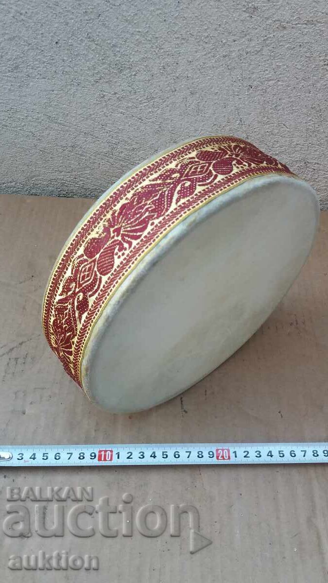 МУЗИКАЛЕН ИНСТРУМЕНТ РУСКИ