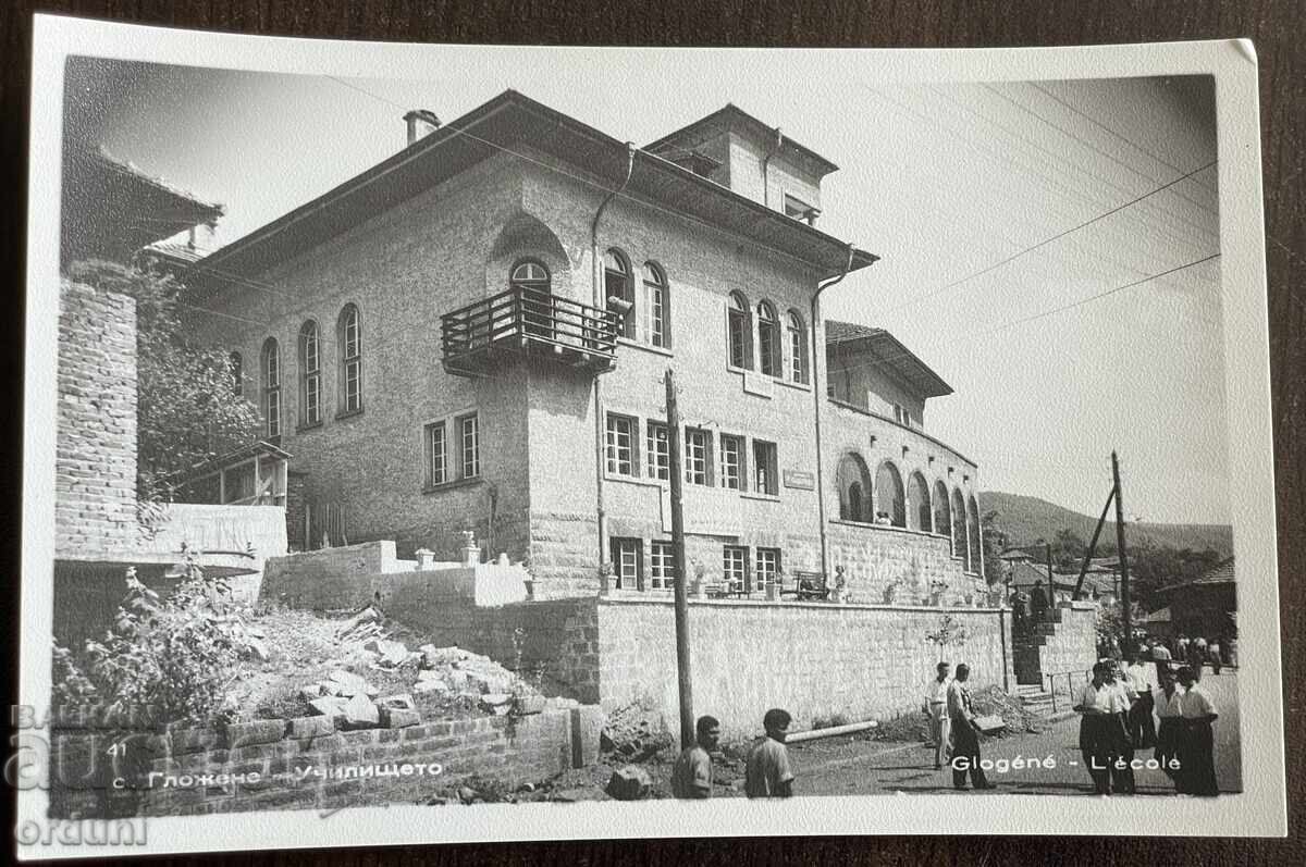 5251 Bulgaria postcard Village Glozhdene The School 50s