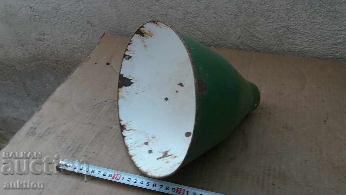 Auction  SOC. ENAMELLED INDUSTRIAL LAMP, LAMPION