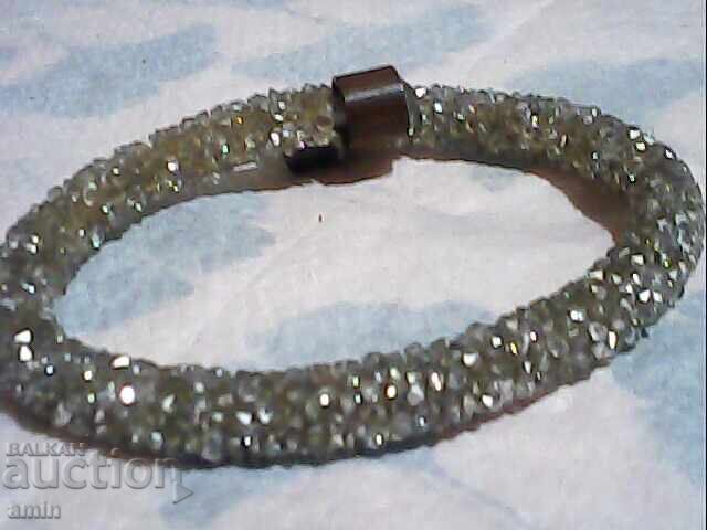 Licitație 2 buc brățări frumoase cu cristale Licitație 2 buc brățări frumoase cu cristale