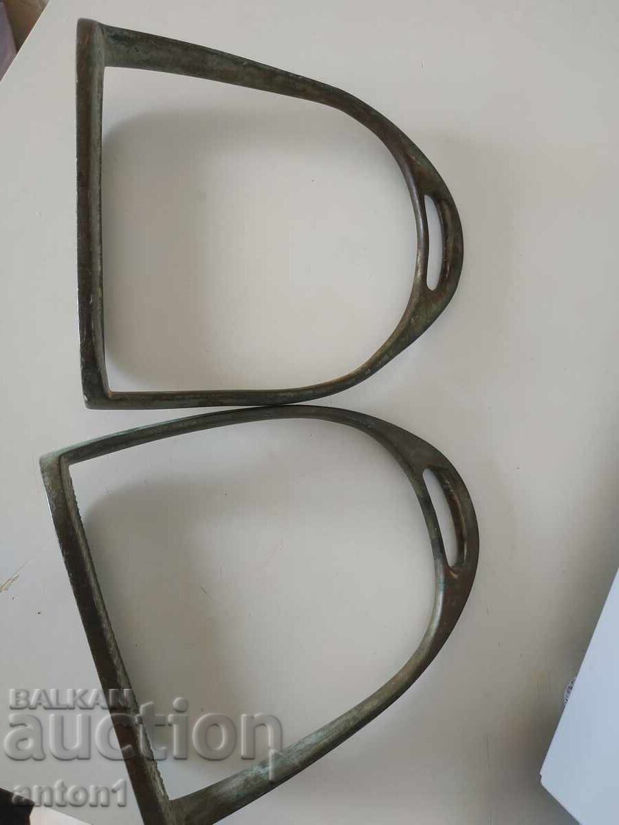 Scărițe-vechi cu preț € 45.00 | 88.01 BGN Scărițe-vechi cu preț € 45.00 | 88.01 BGN