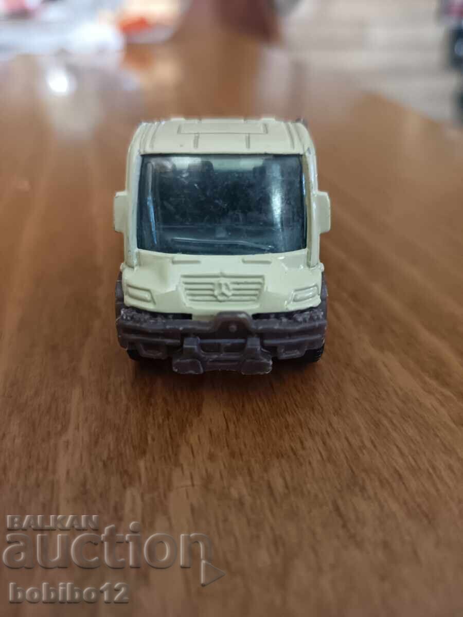 Camion metalic Mercedes/2006 Matchbox Mercedes Benz Unimog cu preț € 4.00 | 7.82 BGN