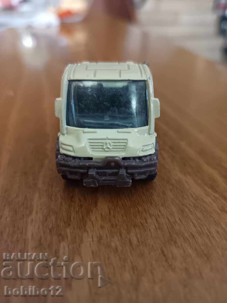 Аукцион Метално камионче Мерцедес/2006 Matchbox Mercedes Benz Unimog