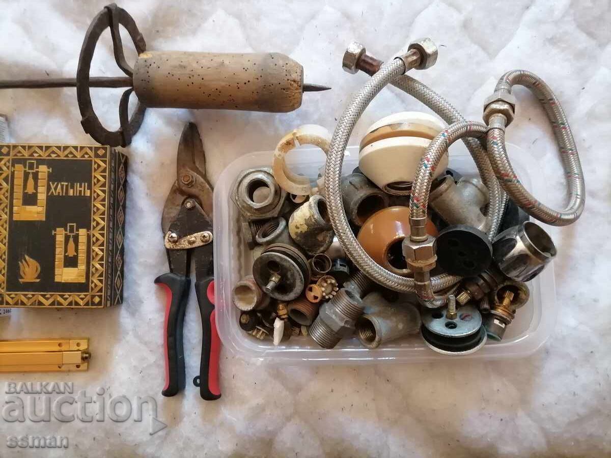Lot of razor machine, old scissors, and a knife, box, forks with price € 12.00 | 23.47 BGN Lot of razor machine, old scissors, and a knife, box, forks with price € 12.00 | 23.47 BGN