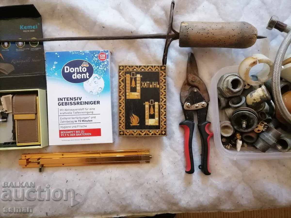 Auction Lot of razor machine, old scissors, and a knife, box, forks Auction Lot of razor machine, old scissors, and a knife, box, forks