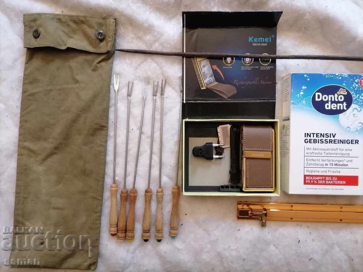 Delivery of Lot of razor machine, old scissors, and a knife, box, forks Delivery of Lot of razor machine, old scissors, and a knife, box, forks