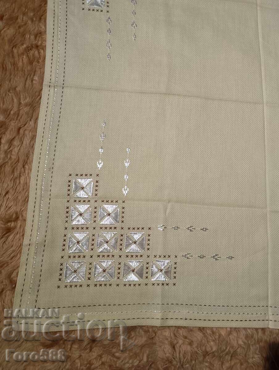 Малка покривка 22 с цена € 1.00 | 1.96 лв. Малка покривка 22 с цена € 1.00 | 1.96 лв.