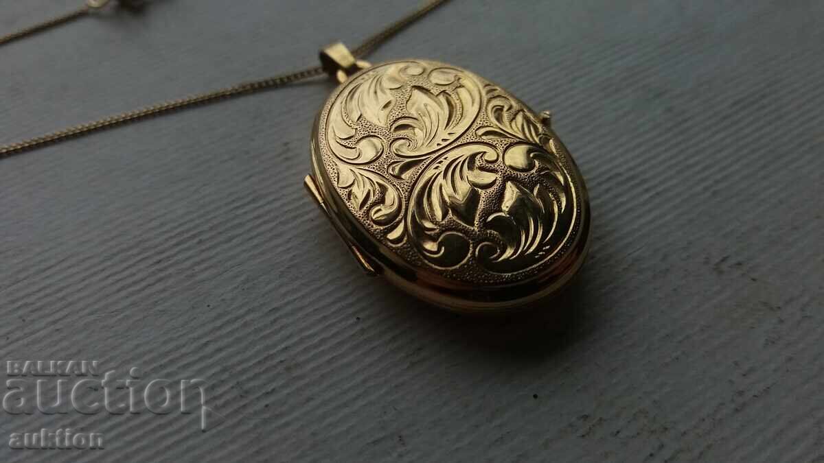Аукцион златен медальон за снимка със синджир 4,39 гр. 9 к. гравиран