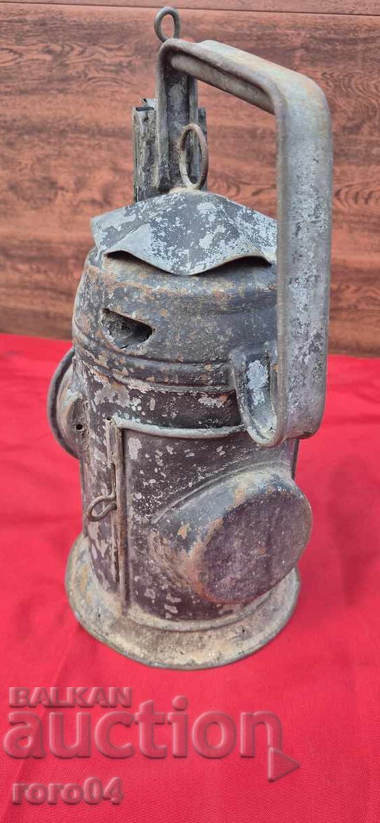 Auction  LARGE STAR JEEP FLASHLIGHT - WW II