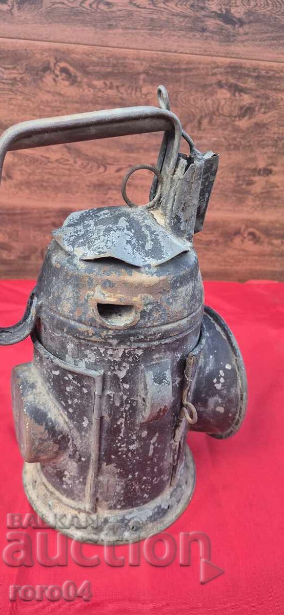 Delivery of LARGE STAR JEEP FLASHLIGHT - WW II Delivery of LARGE STAR JEEP FLASHLIGHT - WW II