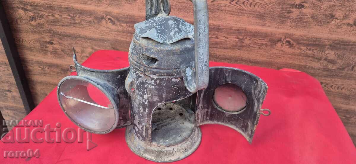 LARGE STAR JEEP FLASHLIGHT - WW II - 6 LARGE STAR JEEP FLASHLIGHT - WW II - 6