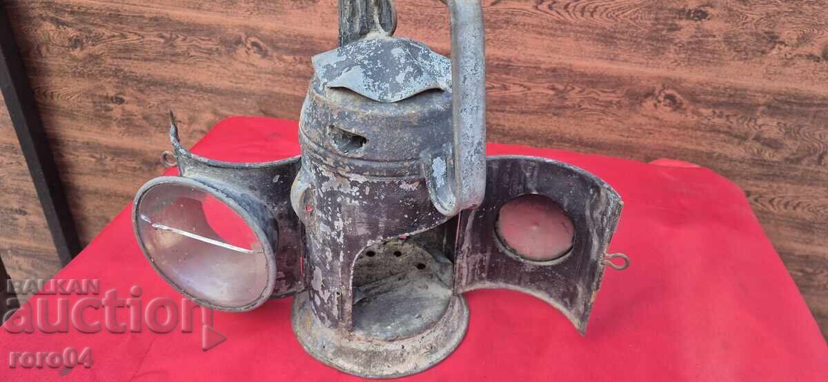 LARGE STAR JEEP FLASHLIGHT - WW II - 6