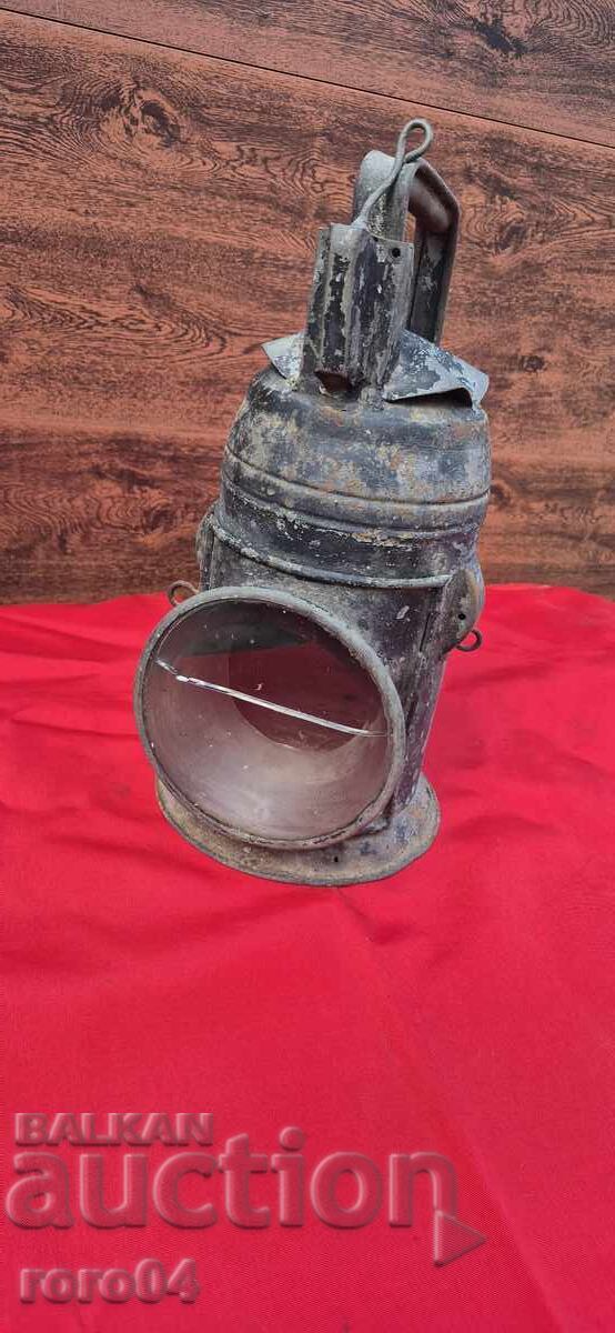 LARGE STAR JEEP FLASHLIGHT - WW II
