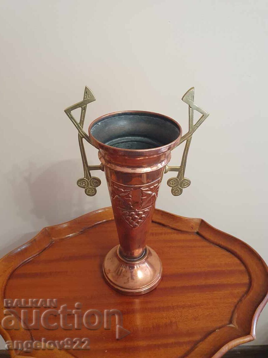 Αντίκα χάλκινο βάζο χειροποίητο!!! με τιμή € 2.01 | 3.93 BGN Αντίκα χάλκινο βάζο χειροποίητο!!! με τιμή € 2.01 | 3.93 BGN