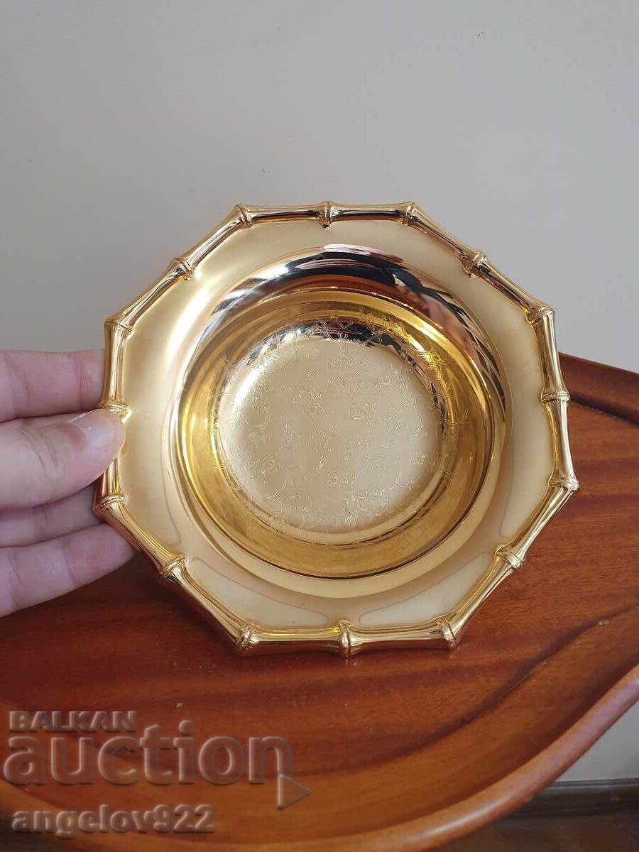 Красива метална бонбониера с 24 каратово златно покритие!!! с цена € 0.01 | 0.02 лв. Красива метална бонбониера с 24 каратово златно покритие!!! с цена € 0.01 | 0.02 лв.