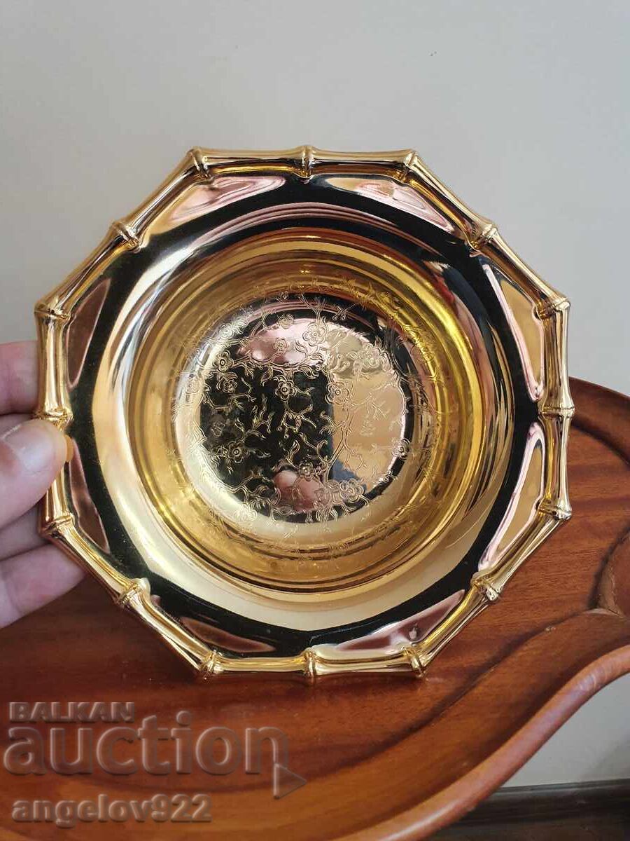 Аукцион Красива метална бонбониера с 24 каратово златно покритие!!! Аукцион Красива метална бонбониера с 24 каратово златно покритие!!!