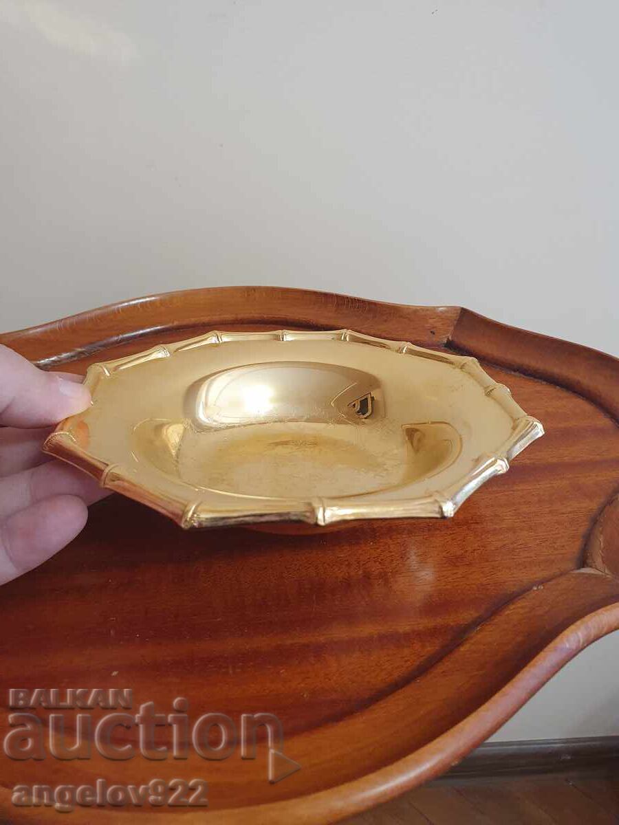 Доставка на Красива метална бонбониера с 24 каратово златно покритие!!! Доставка на Красива метална бонбониера с 24 каратово златно покритие!!!