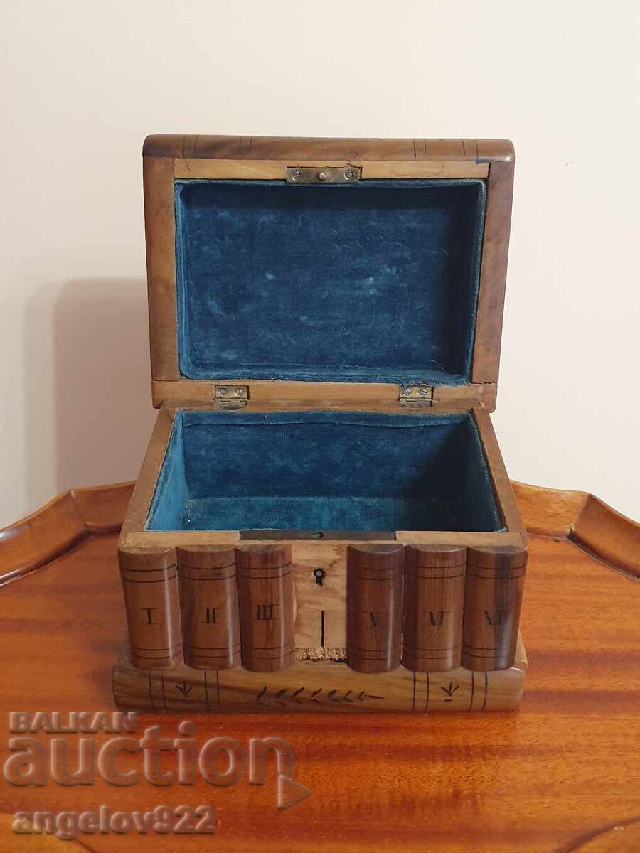 Δημοπρασία Όμορφο παλιό ξύλινο κουτί κοσμημάτων!!!