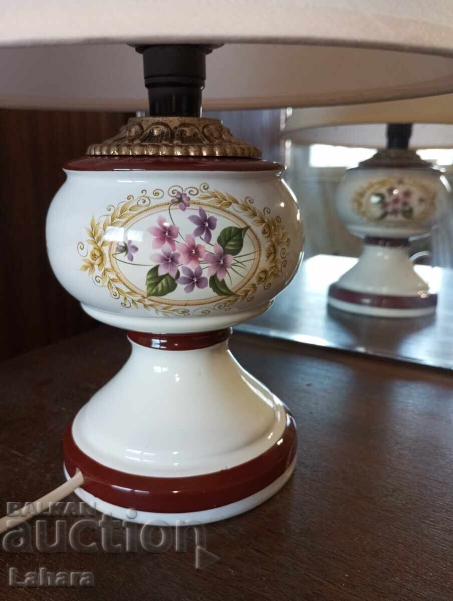 Lampă de noapte, de masă, din porțelan, frumoasă cu preț € 27.10 | 53.00 BGN Lampă de noapte, de masă, din porțelan, frumoasă cu preț € 27.10 | 53.00 BGN