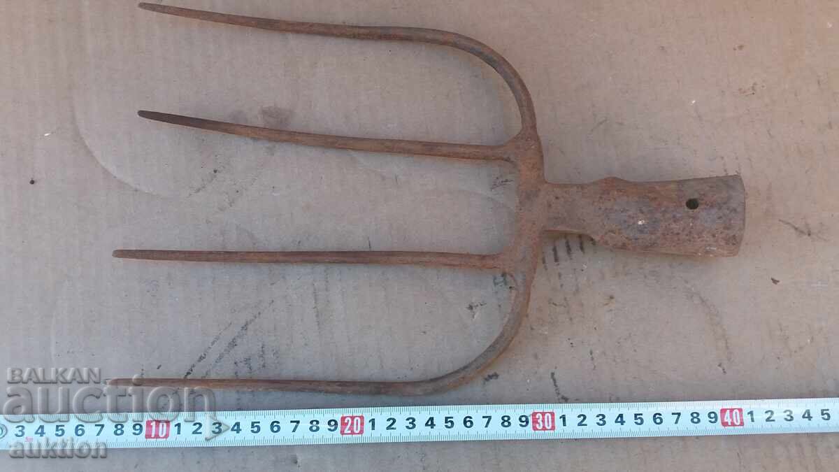 Auction  SOCIAL MASSIVE VILLA WITH MARKING