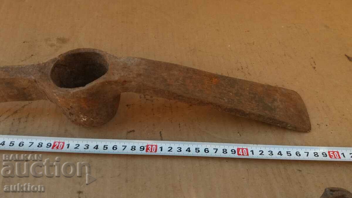 Auction  EXCELLENT MILITARY PICKAXE - AXE
