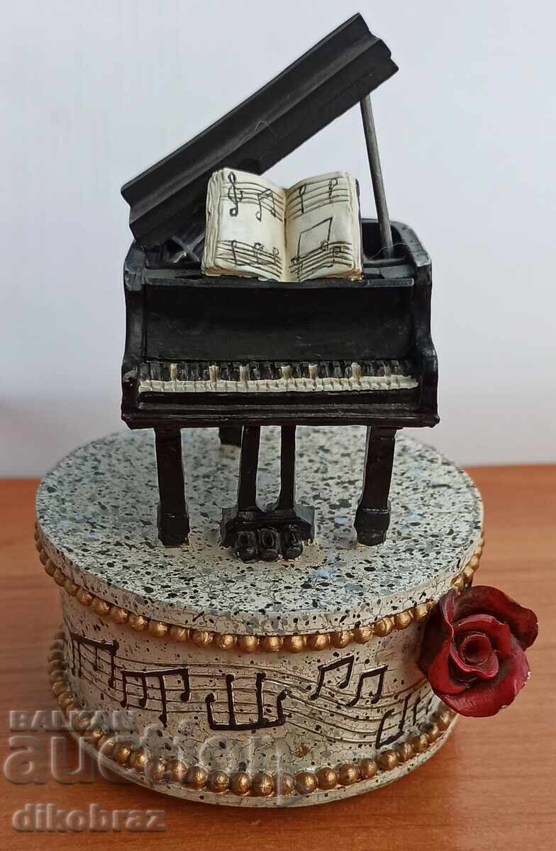 Muzikalna κούτα με πιάνο / Emperor - για 15 €υρώ