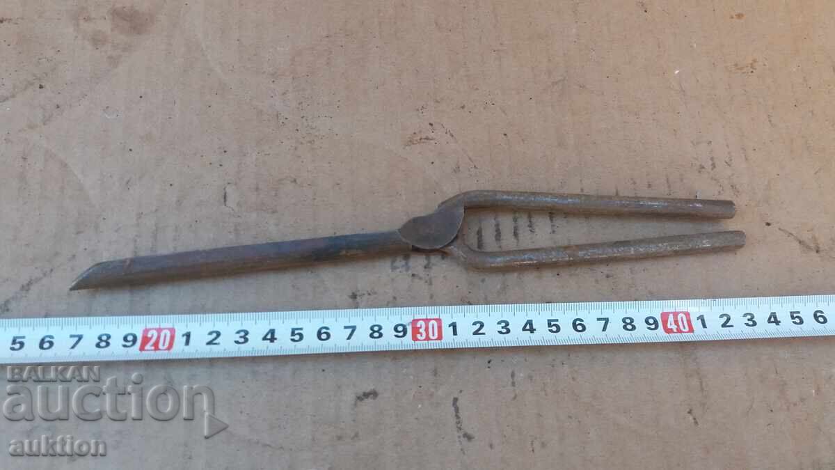 MAȘĂ, PRESĂ DE PĂR DIN VREMEA ȚARULUI PENTRU BUCLE cu preț € 9.99 | 19.54 BGN