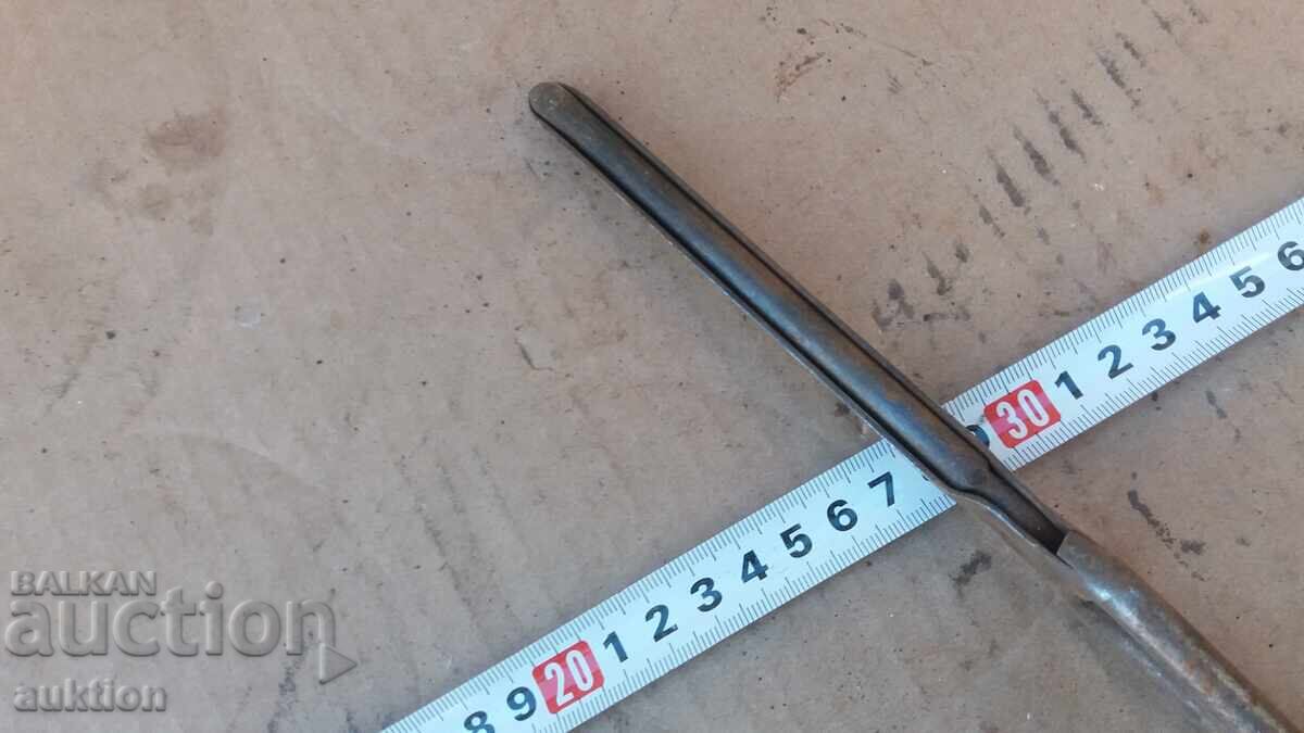 Licitație MAȘĂ, PRESĂ DE PĂR DIN VREMEA ȚARULUI PENTRU BUCLE