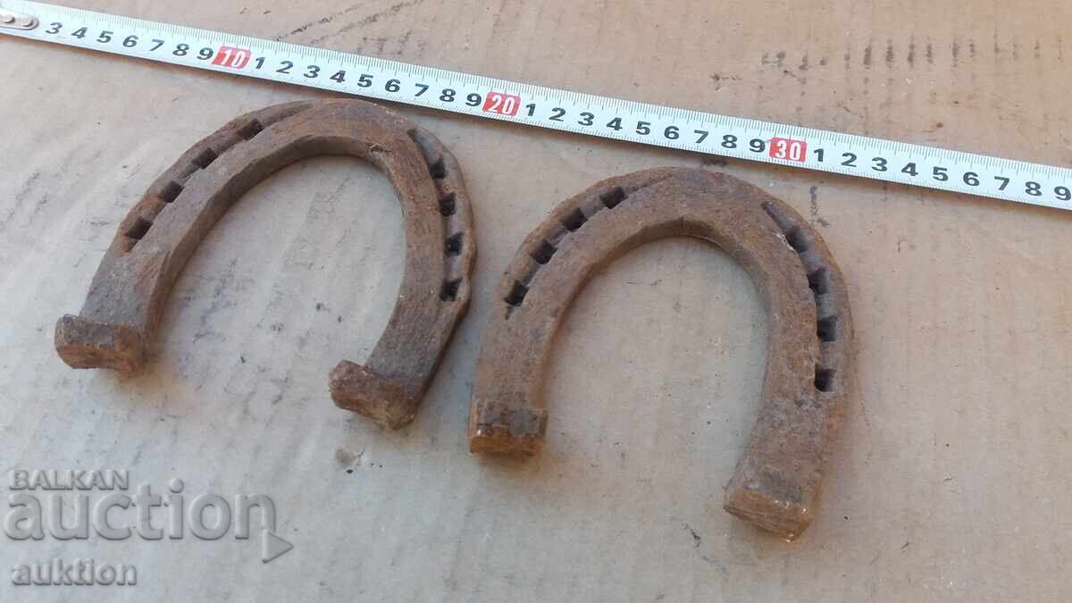 Аукцион ЛОТ ОТ 2 БРОЯ КОВАНИ ПОДКОВИ, ПЕТАЛИ