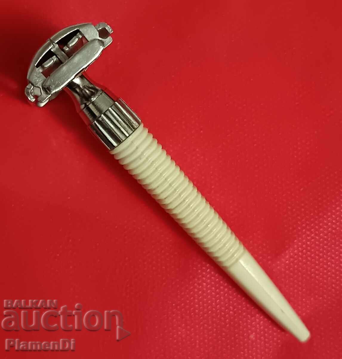 Aparat de ras vintage Gillette Slim Twist cu preț € 16.00 | 31.29 BGN Aparat de ras vintage Gillette Slim Twist cu preț € 16.00 | 31.29 BGN