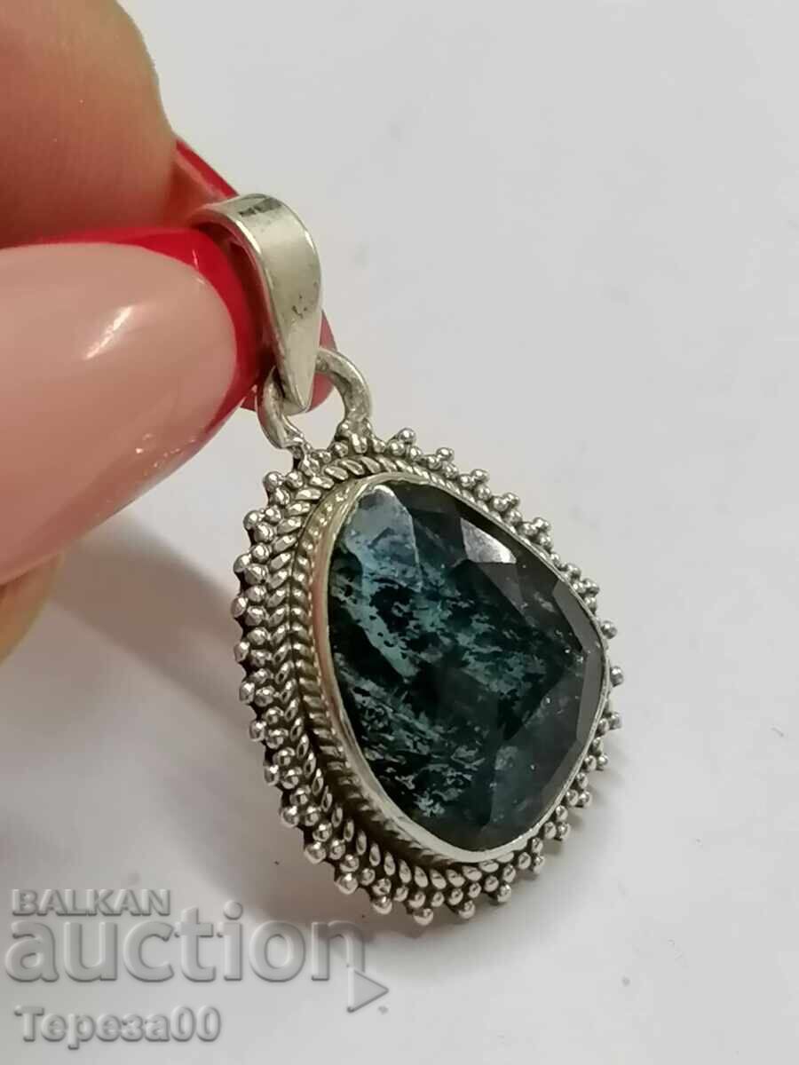Сребърна висулка с Кианит