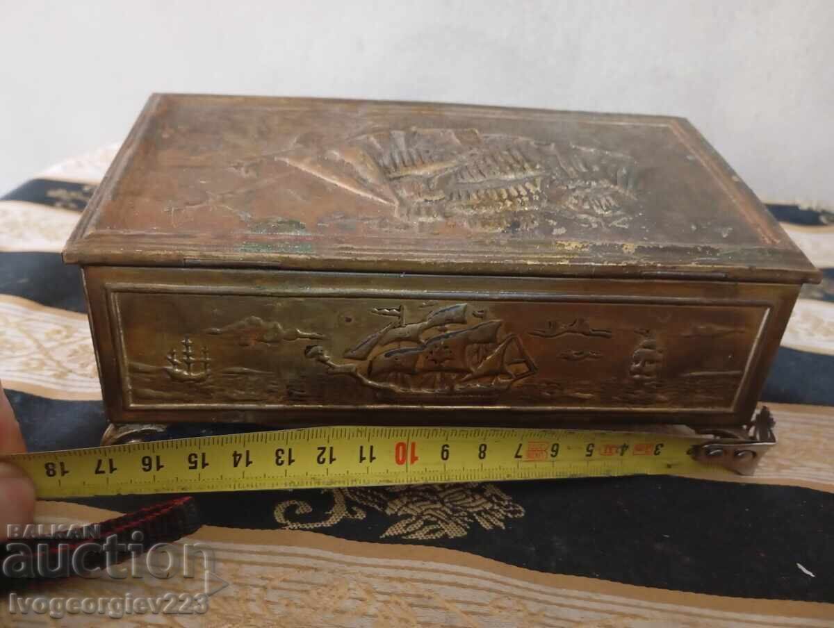 Cutie veche de bijuterii cu mecanism muzical - 5 Cutie veche de bijuterii cu mecanism muzical - 5