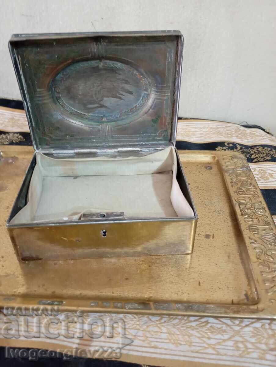Licitație Cutie de bijuterii cu tavă art deco Licitație Cutie de bijuterii cu tavă art deco