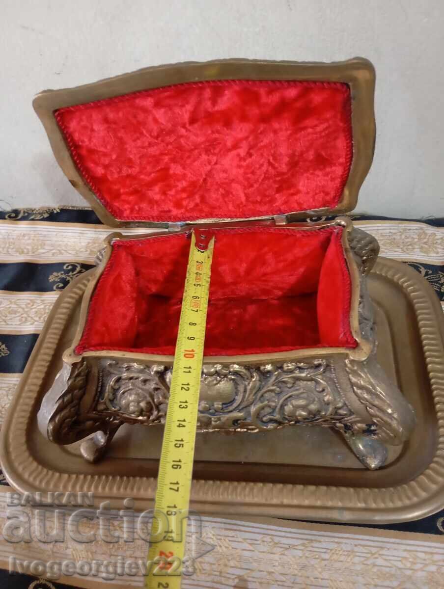 Livrarea Cutie de bijuterii barocă cu tavă Livrarea Cutie de bijuterii barocă cu tavă