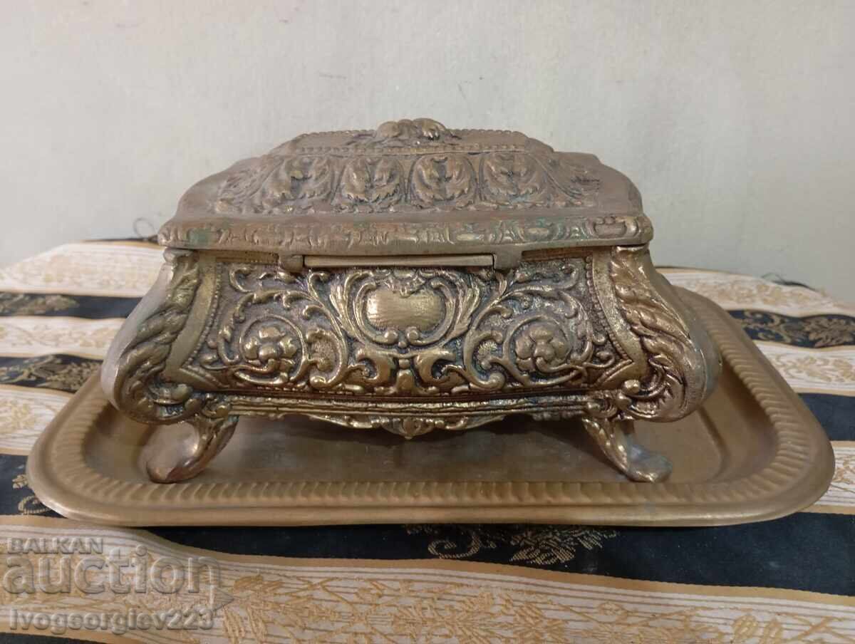 Cutie de bijuterii barocă cu tavă Cutie de bijuterii barocă cu tavă